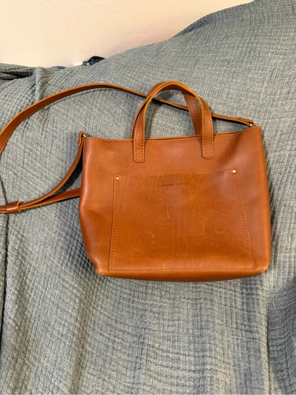 Portland Leather Medium Crossbody Tote with zipper - light brown
